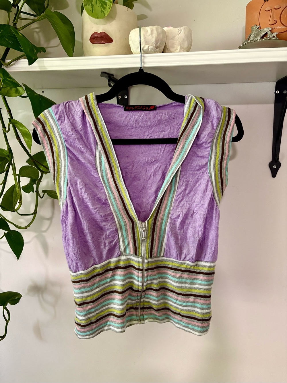 Sleeveless Lavender Zip-Front Hooded Top with Pastel Stripes